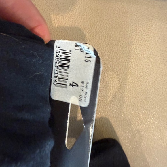 Grouping : 3 pairs of full black tights : and one grey and one black knit thighs - Picture 4 of 8